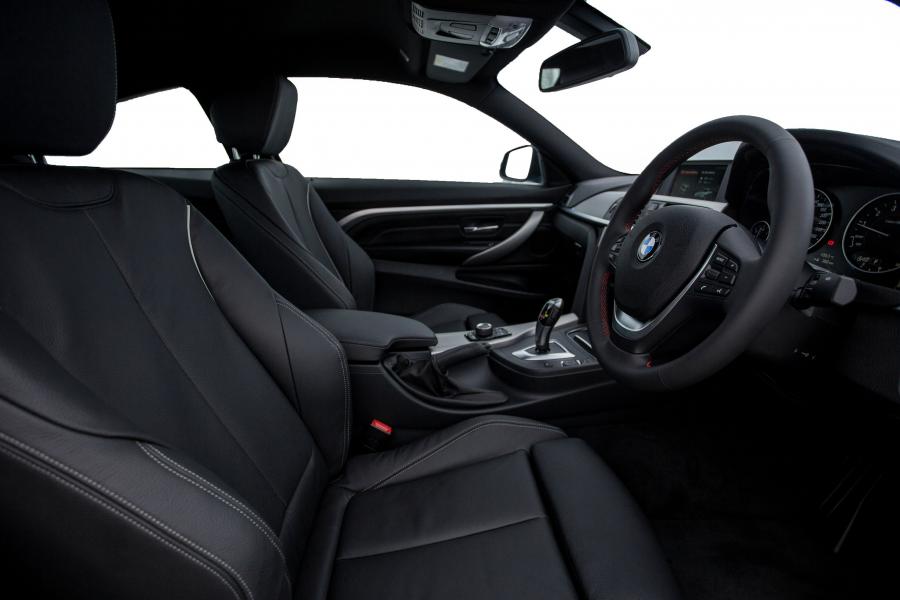 Интерьер BMW 420i Coupe Sport Line 2017 года  (MY) (фото 3 из 8)